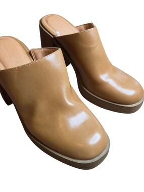 Universal Thread Tan Platform Mule Clogs